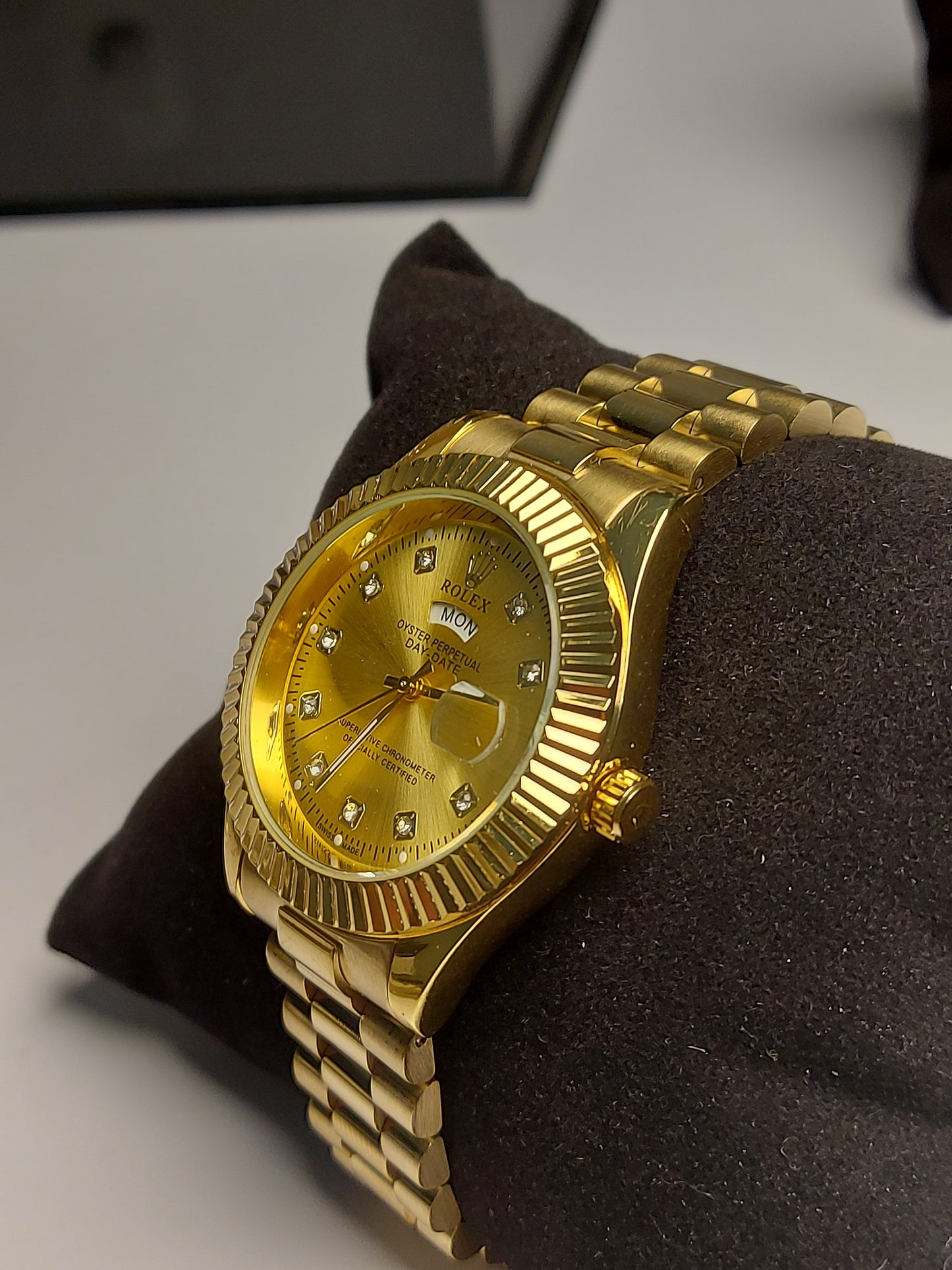 Rolex_clasp Valuable Good Quality Watch. ( Gold color )