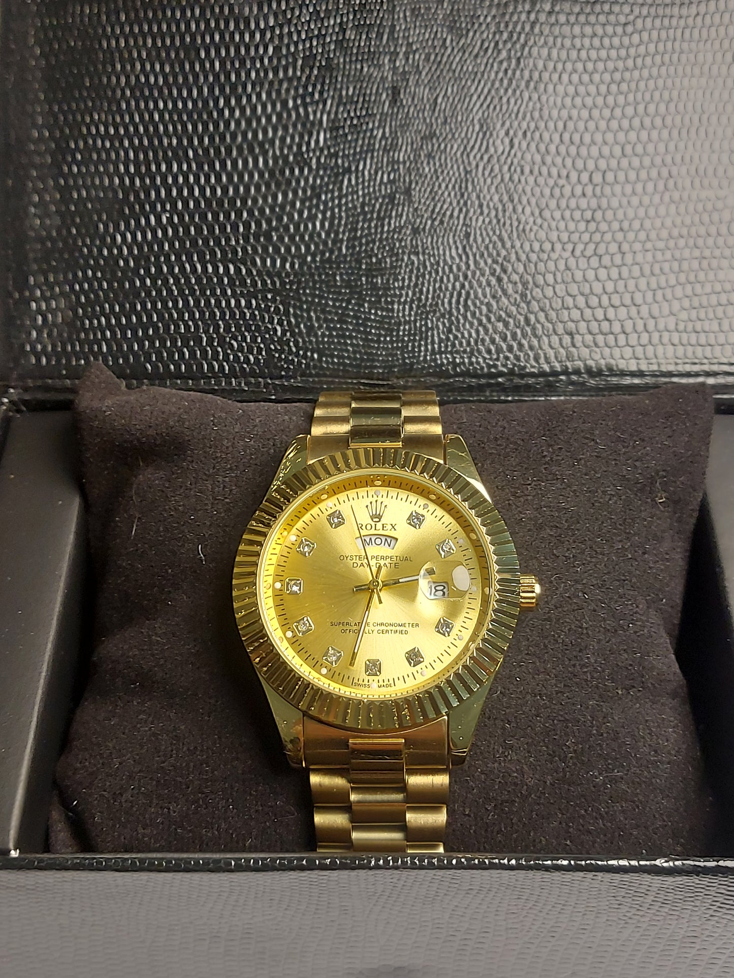 Rolex_clasp Valuable Good Quality Watch. ( Gold color )