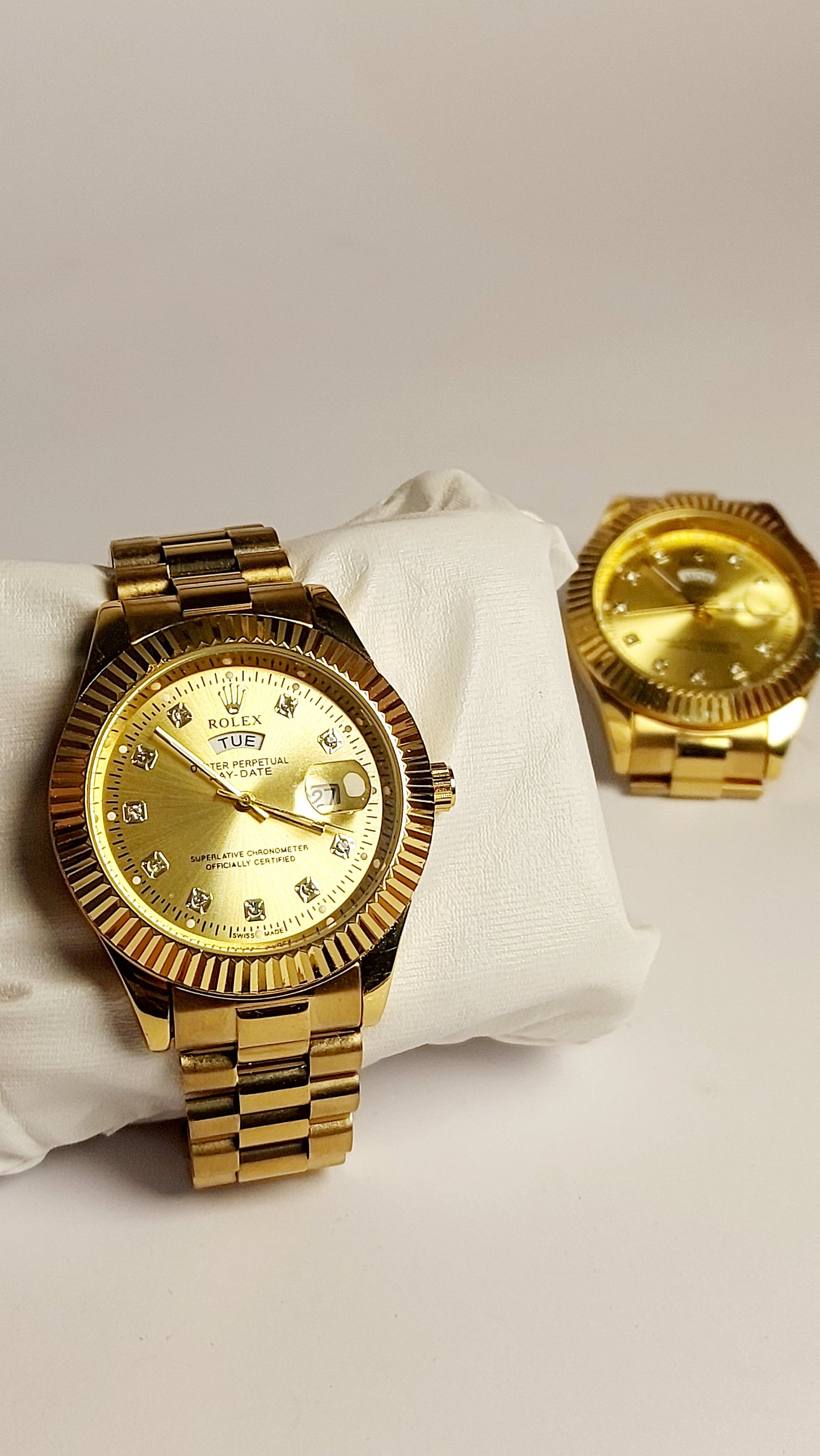 Rolex_clasp Valuable Good Quality Watch. ( Gold color )