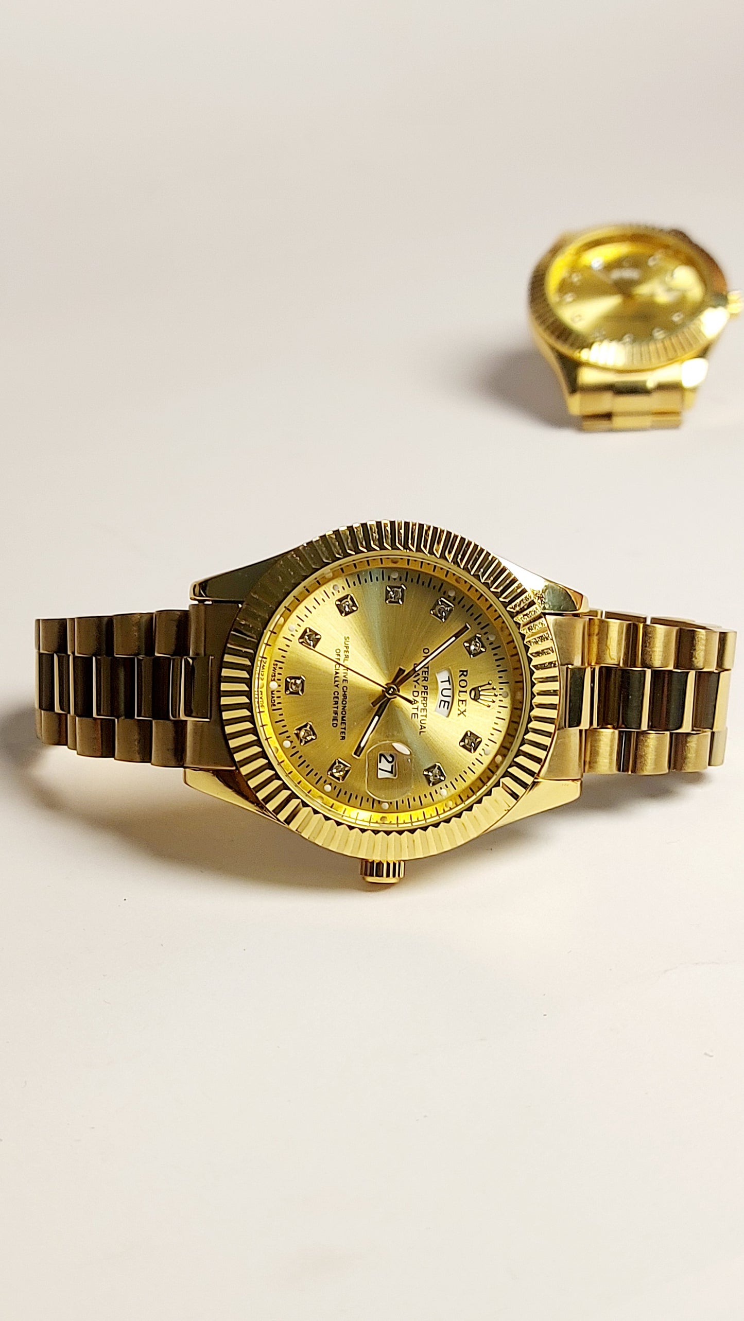 Rolex_clasp Valuable Good Quality Watch. ( Gold color )